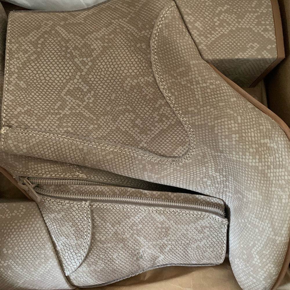 WOMENS LUCKY BRAND BOOTIES IN BOX